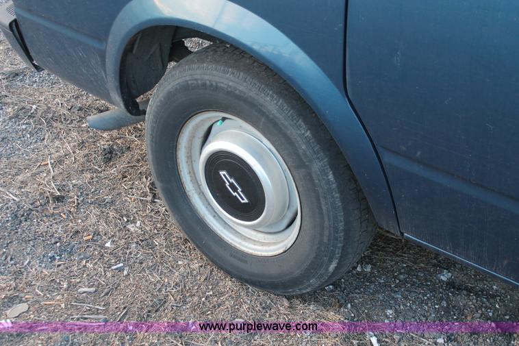 image for item D8254 1999 Chevrolet Astro van