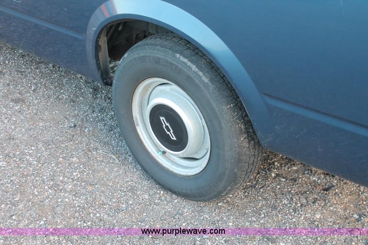 image for item D8254 1999 Chevrolet Astro van
