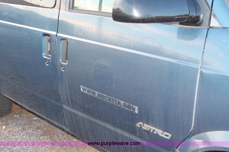 image for item D8254 1999 Chevrolet Astro van