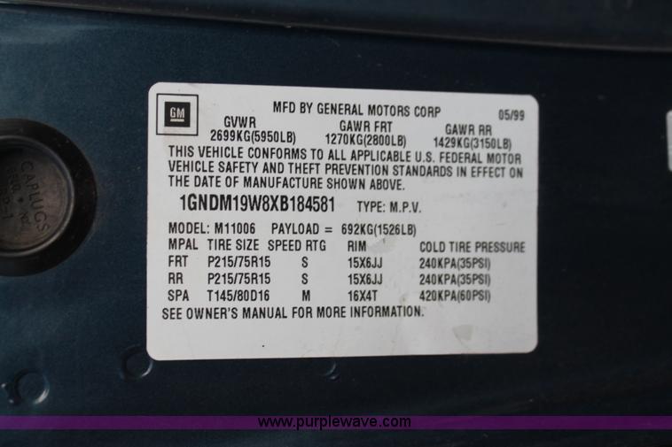 image for item D8254 1999 Chevrolet Astro van