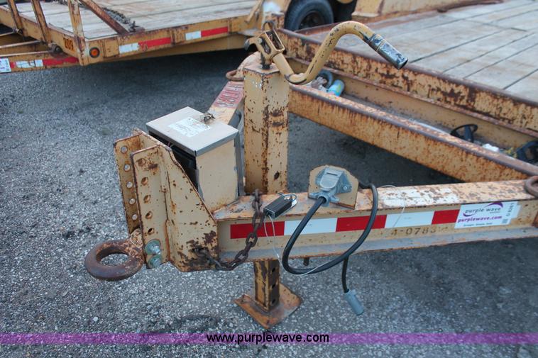 image for item D8261 2001 Towmaster T-12DDT tilt deck trailer