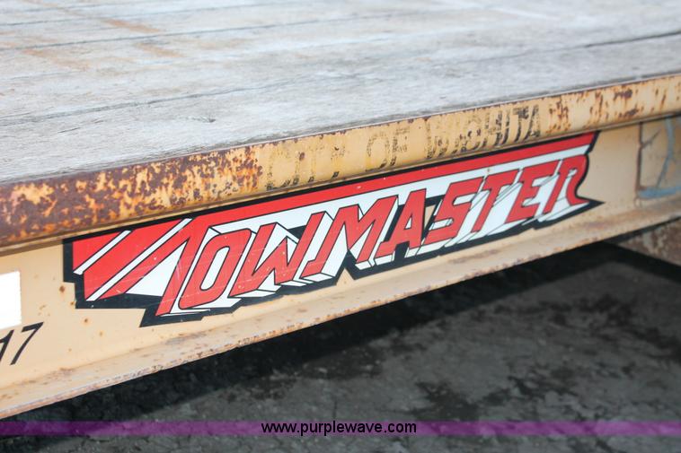 image for item D8261 2001 Towmaster T-12DDT tilt deck trailer