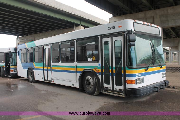 image for item D8279 2002 Gillig G22B102N4 transit bus