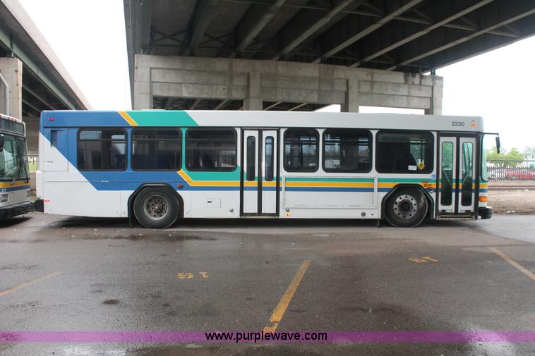image for item D8279 2002 Gillig G22B102N4 transit bus