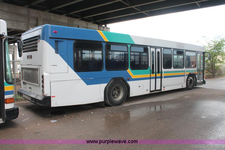 image for item D8279 2002 Gillig G22B102N4 transit bus