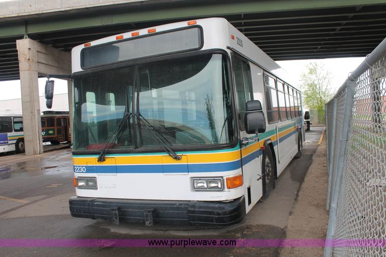 image for item D8279 2002 Gillig G22B102N4 transit bus