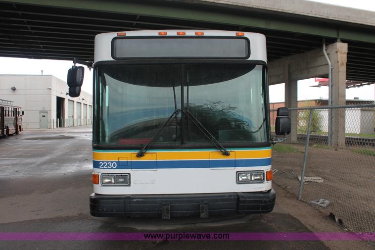 image for item D8279 2002 Gillig G22B102N4 transit bus