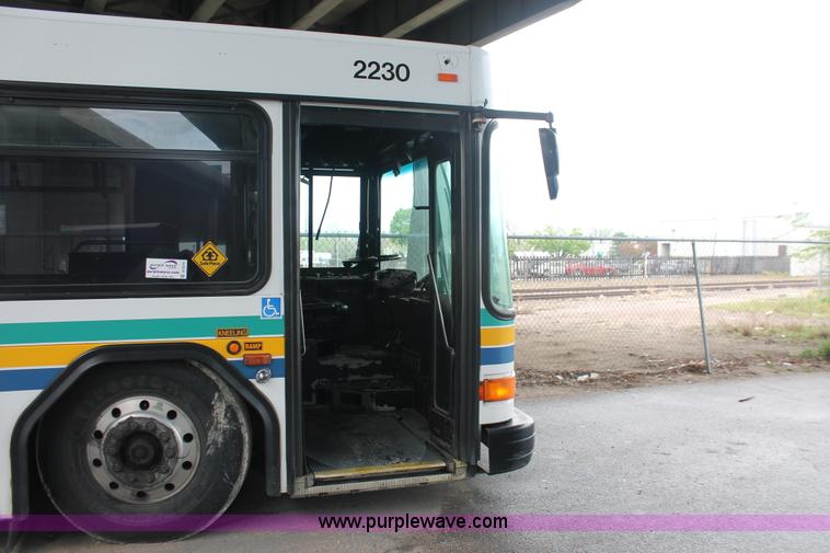 image for item D8279 2002 Gillig G22B102N4 transit bus