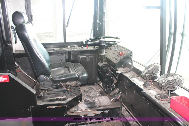image for item D8279 2002 Gillig G22B102N4 transit bus