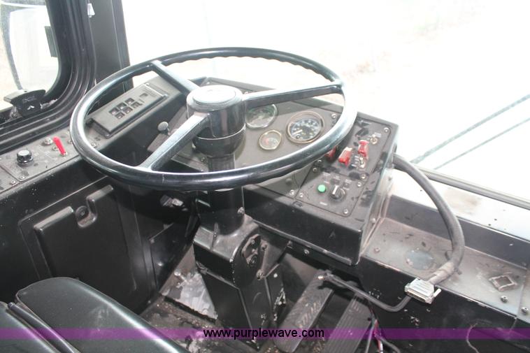 image for item D8279 2002 Gillig G22B102N4 transit bus