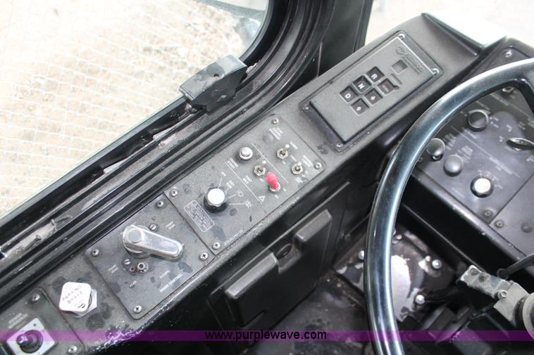 image for item D8279 2002 Gillig G22B102N4 transit bus