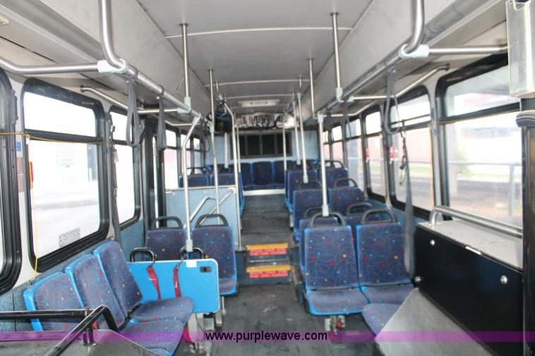 image for item D8279 2002 Gillig G22B102N4 transit bus