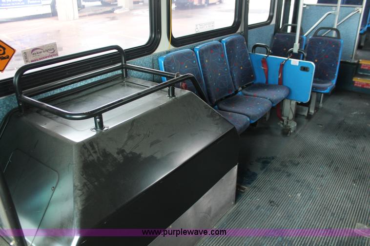 image for item D8279 2002 Gillig G22B102N4 transit bus