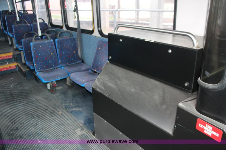 image for item D8279 2002 Gillig G22B102N4 transit bus
