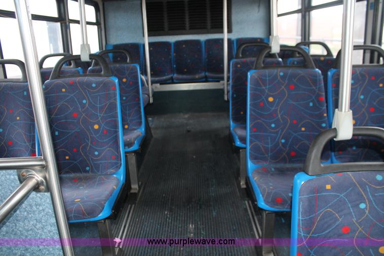 image for item D8279 2002 Gillig G22B102N4 transit bus