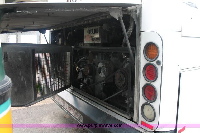 image for item D8279 2002 Gillig G22B102N4 transit bus
