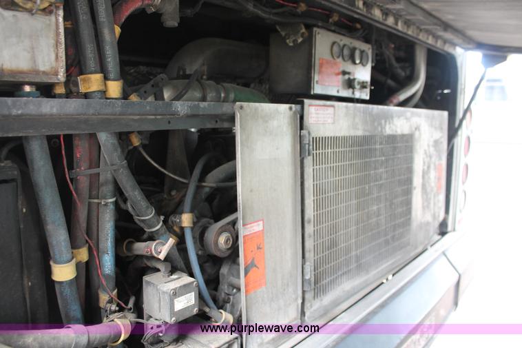 image for item D8279 2002 Gillig G22B102N4 transit bus