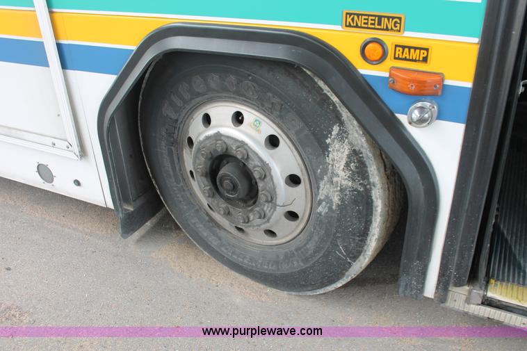 image for item D8279 2002 Gillig G22B102N4 transit bus