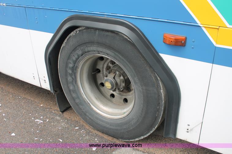image for item D8279 2002 Gillig G22B102N4 transit bus