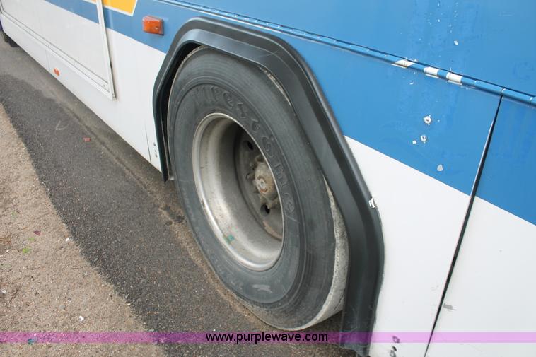 image for item D8279 2002 Gillig G22B102N4 transit bus