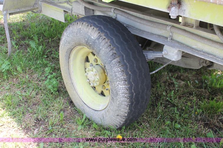 image for item D8283 1996 MB ride-on paint striper