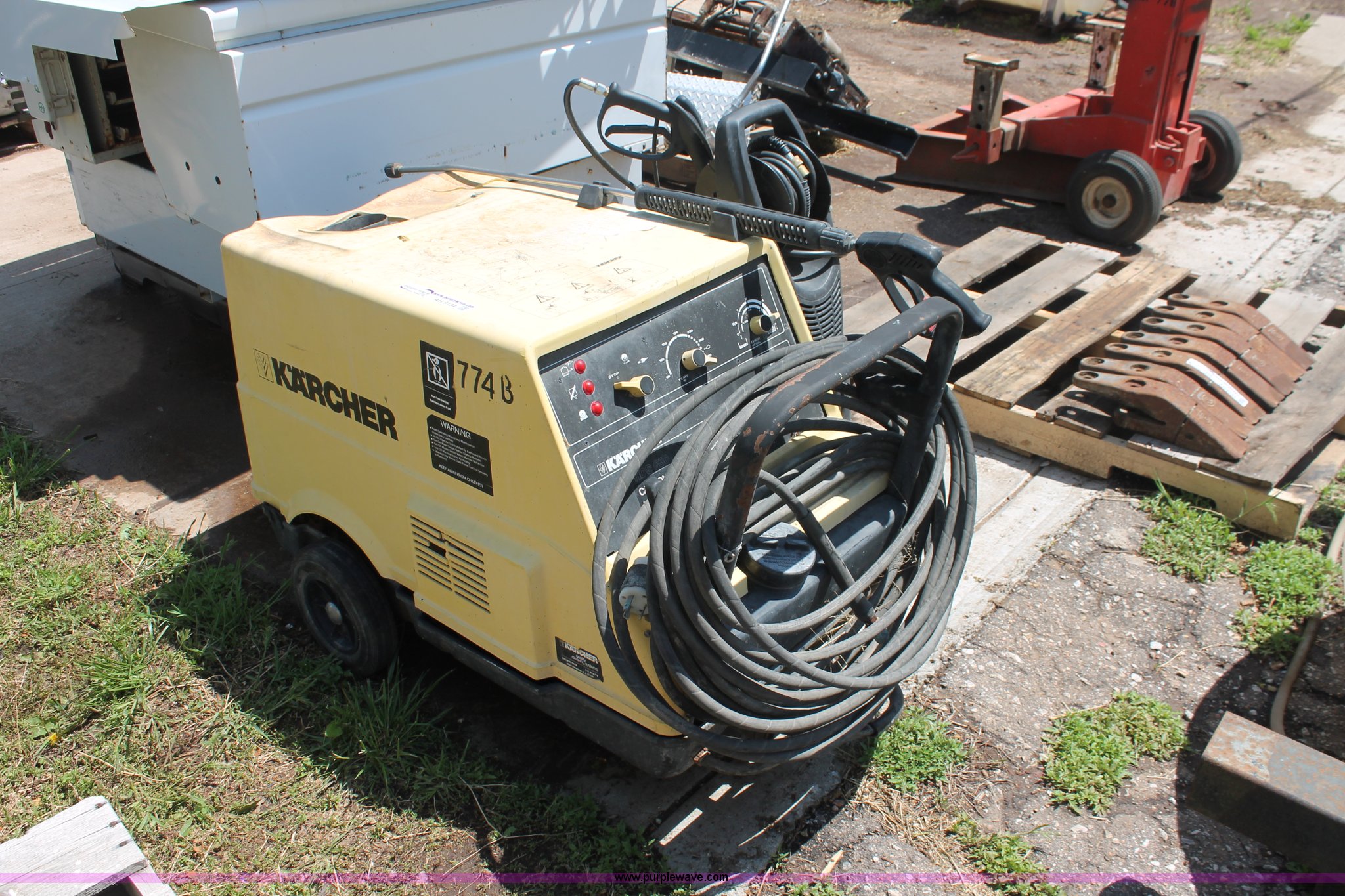 (2) pressure washers in Wichita, KS Item AH9134 sold Purple Wave