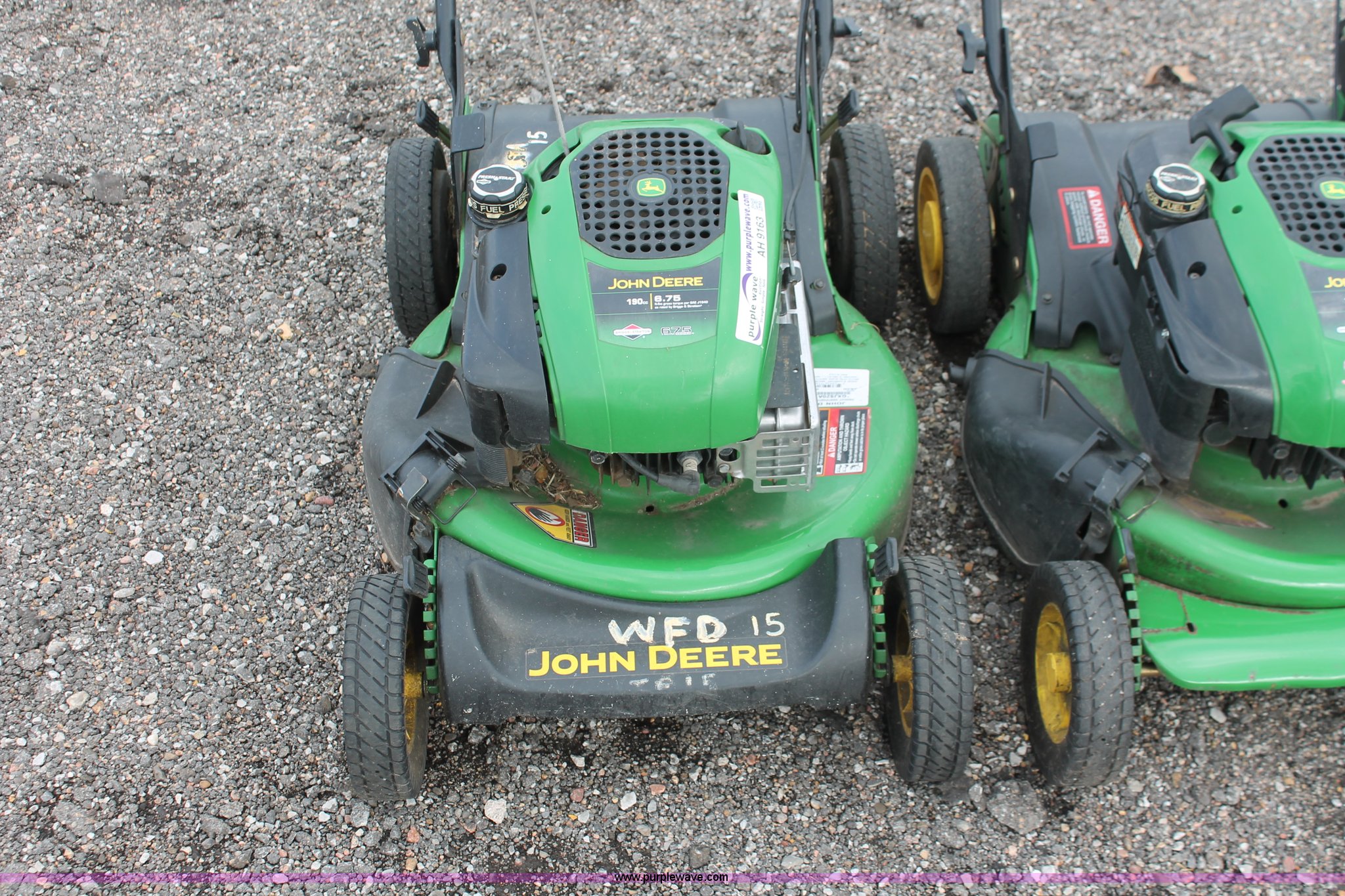 (2) John Deere JS20 self propelled mowers in Wichita, KS Item AH9163