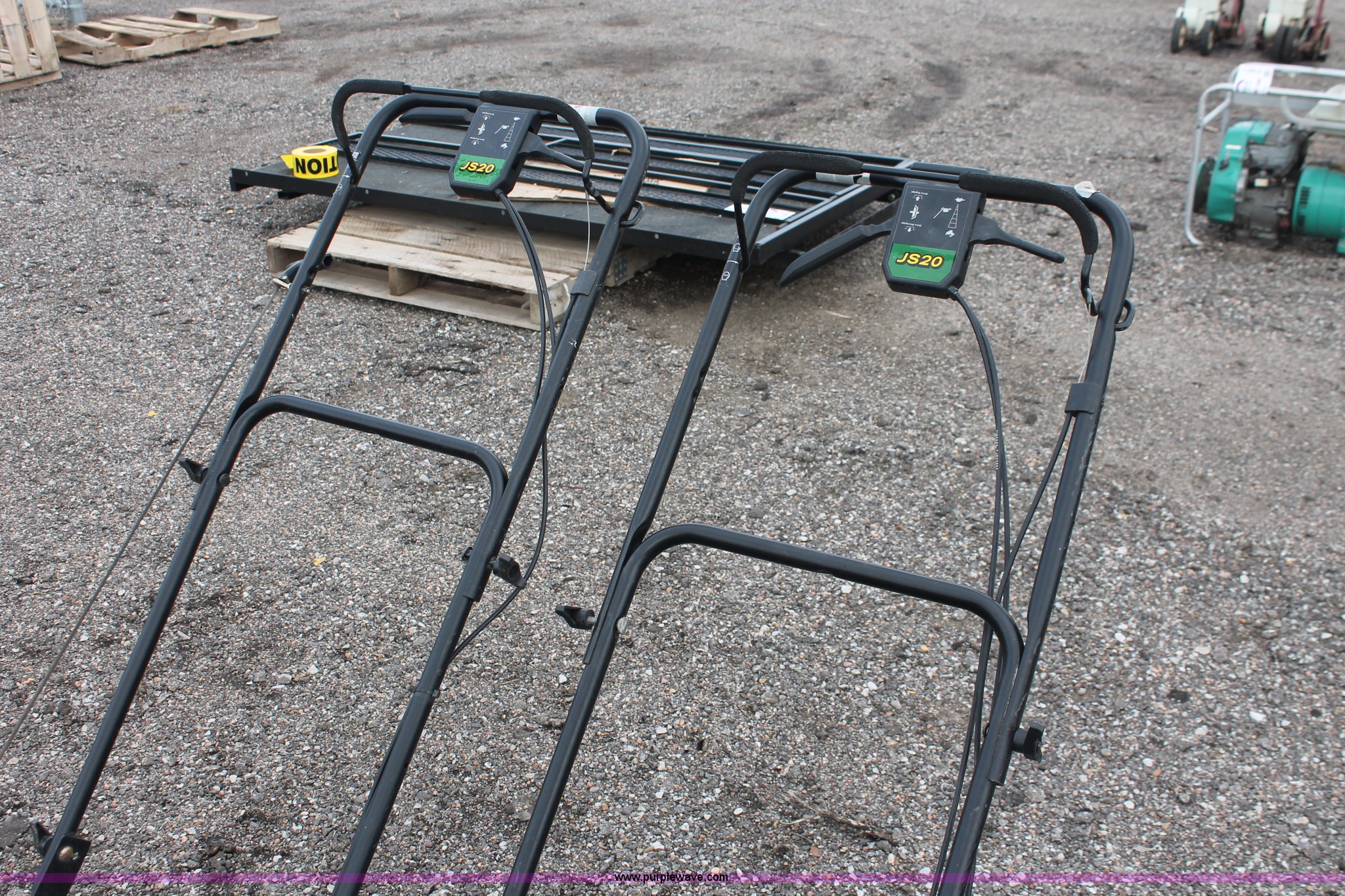 (2) John Deere JS20 self propelled mowers in Wichita, KS Item AH9163