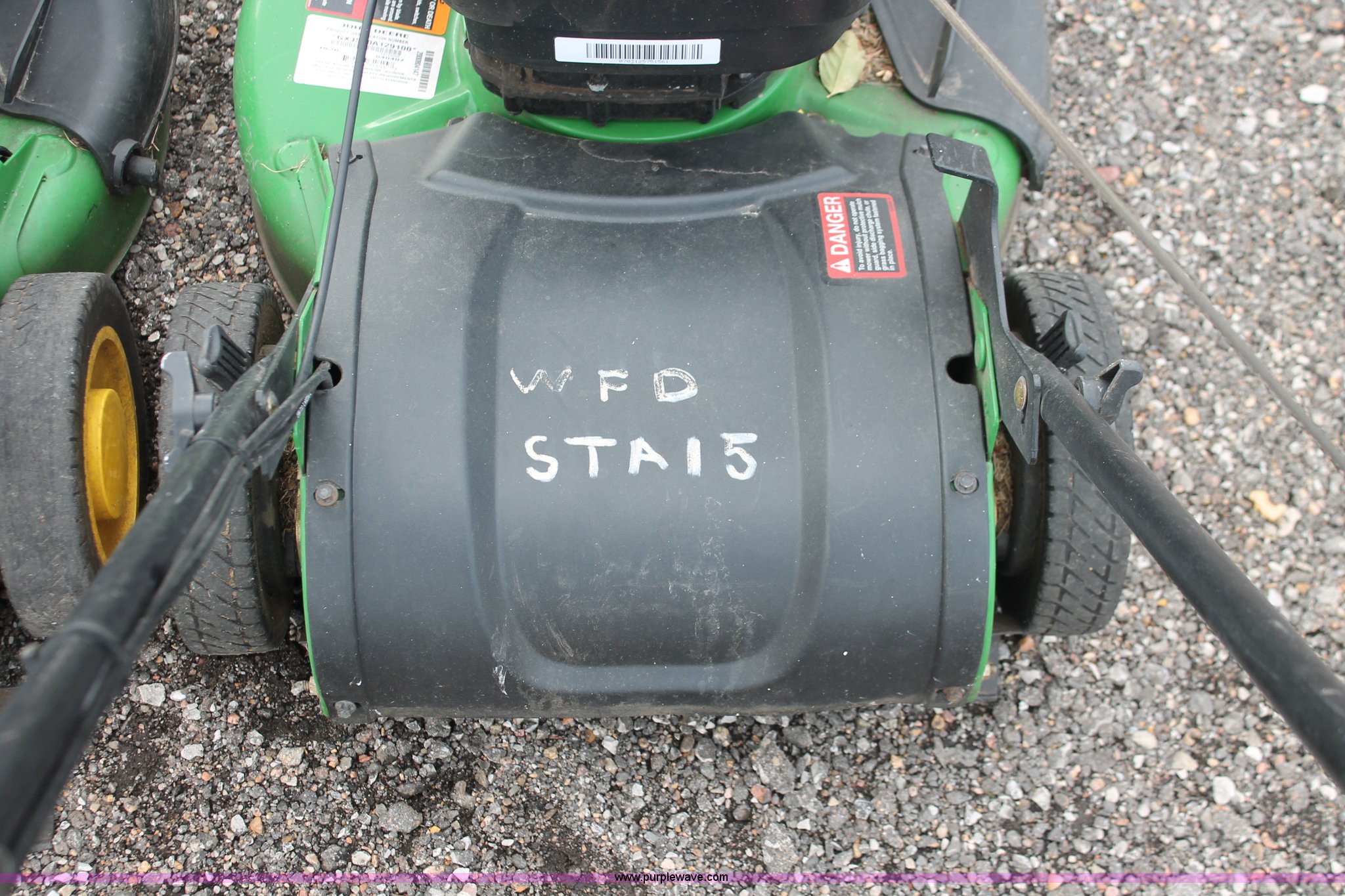 (2) John Deere JS20 self propelled mowers in Wichita, KS Item AH9163