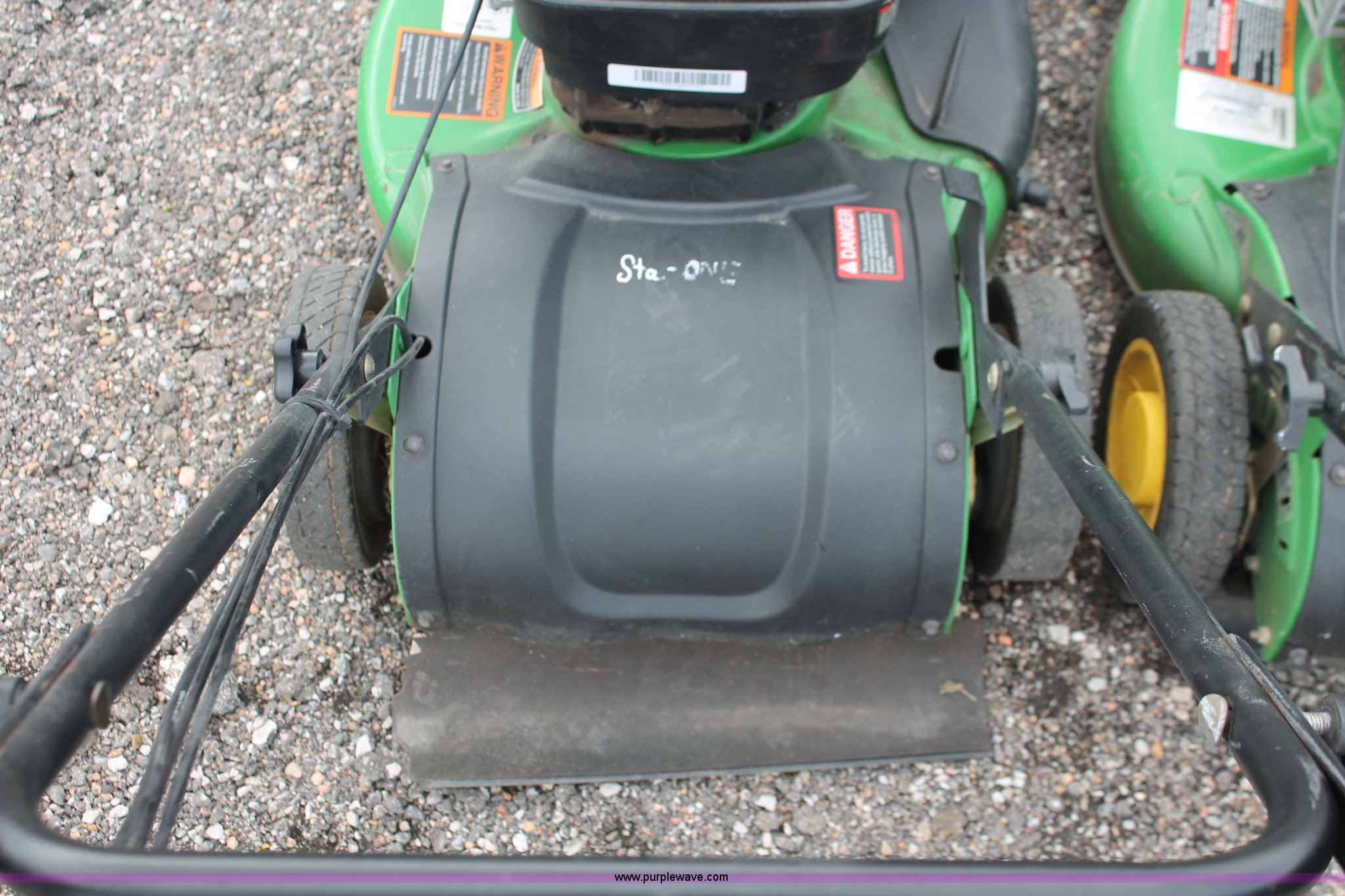 (2) John Deere JS20 self propelled mowers in Wichita, KS Item AH9163