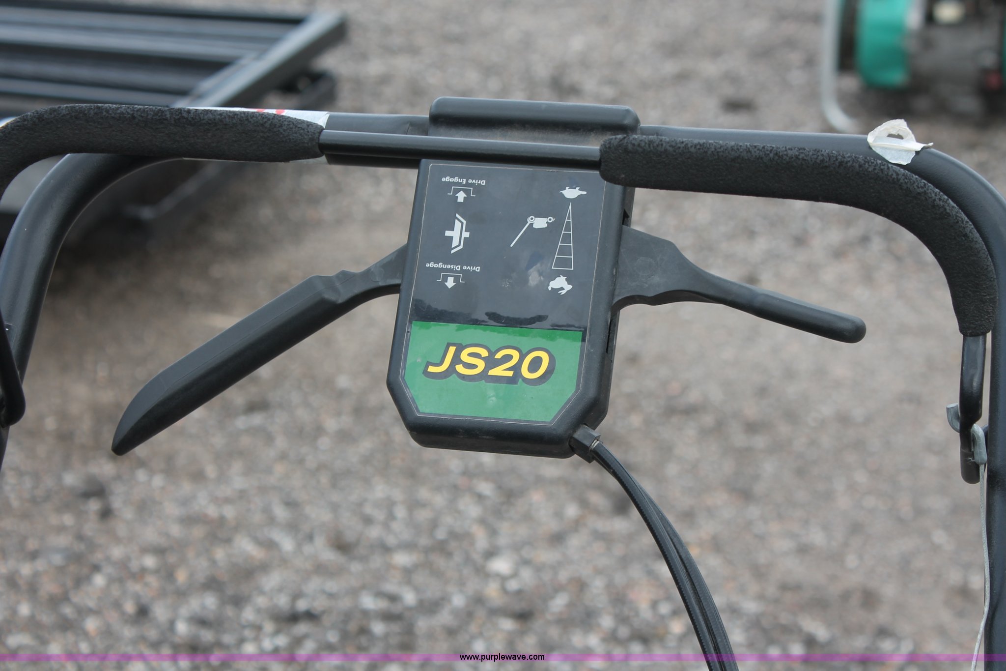 (2) John Deere JS20 self propelled mowers in Wichita, KS Item AH9163