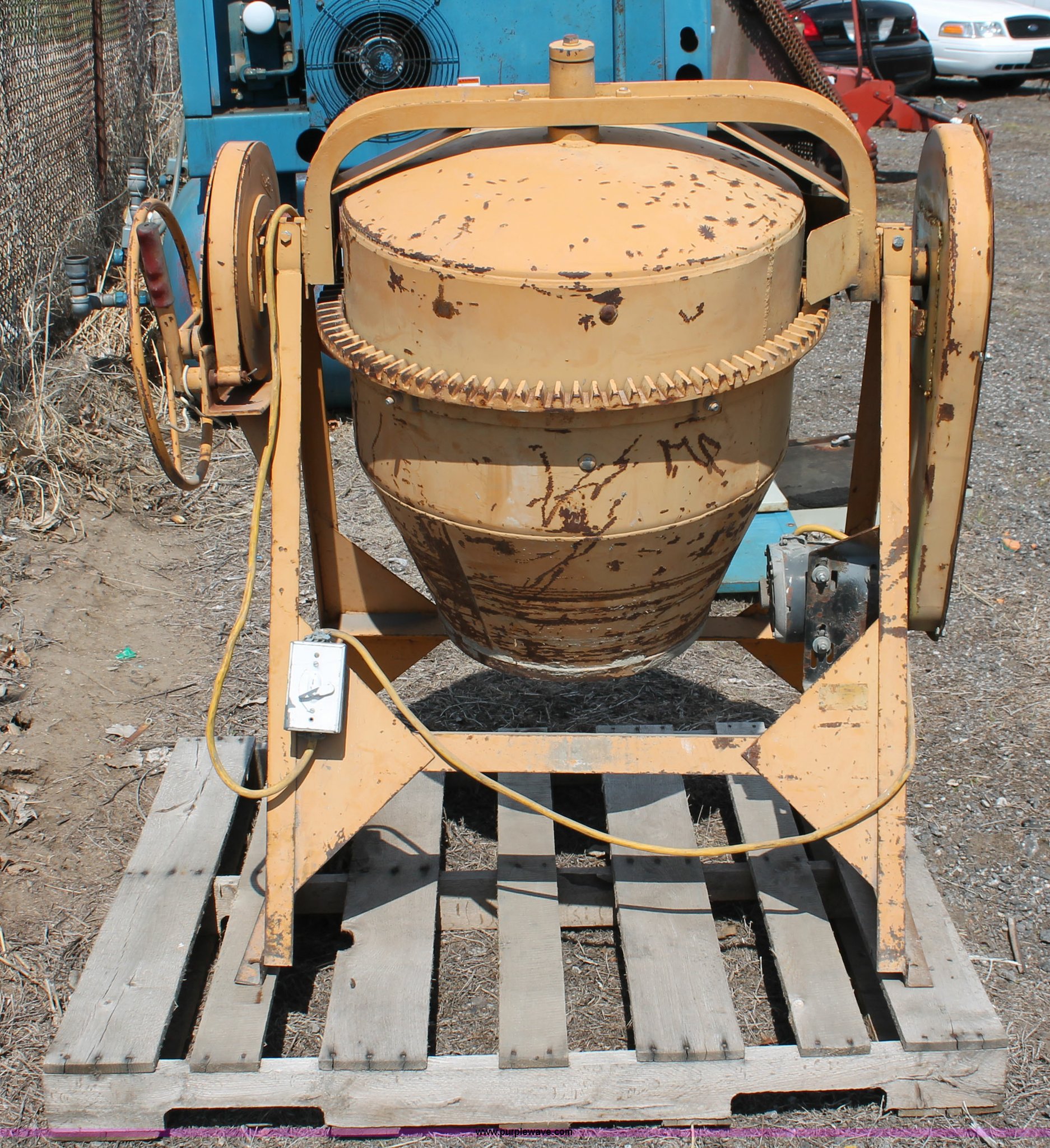 Gilson cement mixer in Wichita, KS Item D8227 sold Purple Wave