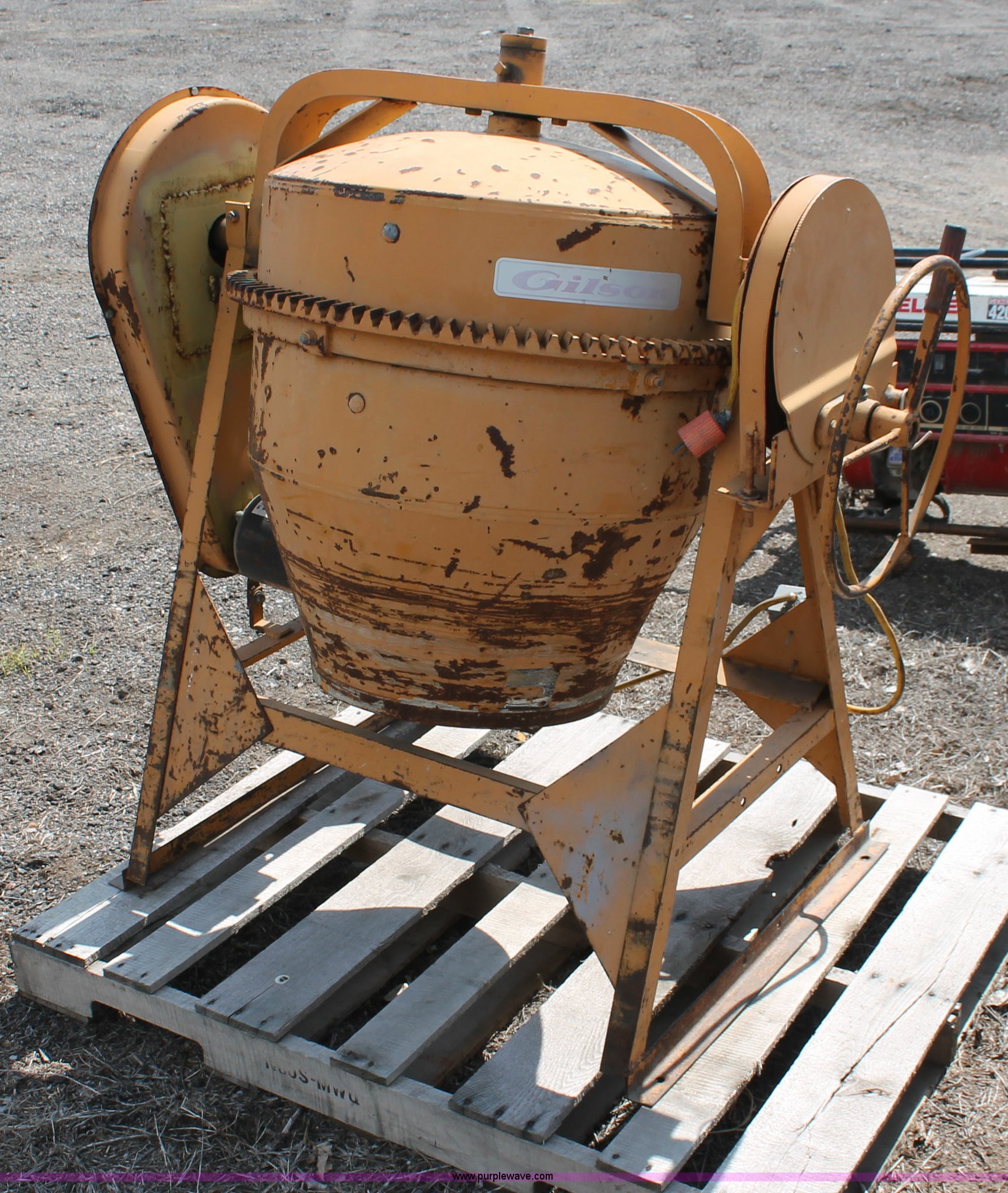 Gilson cement mixer in Wichita, KS Item D8227 sold Purple Wave