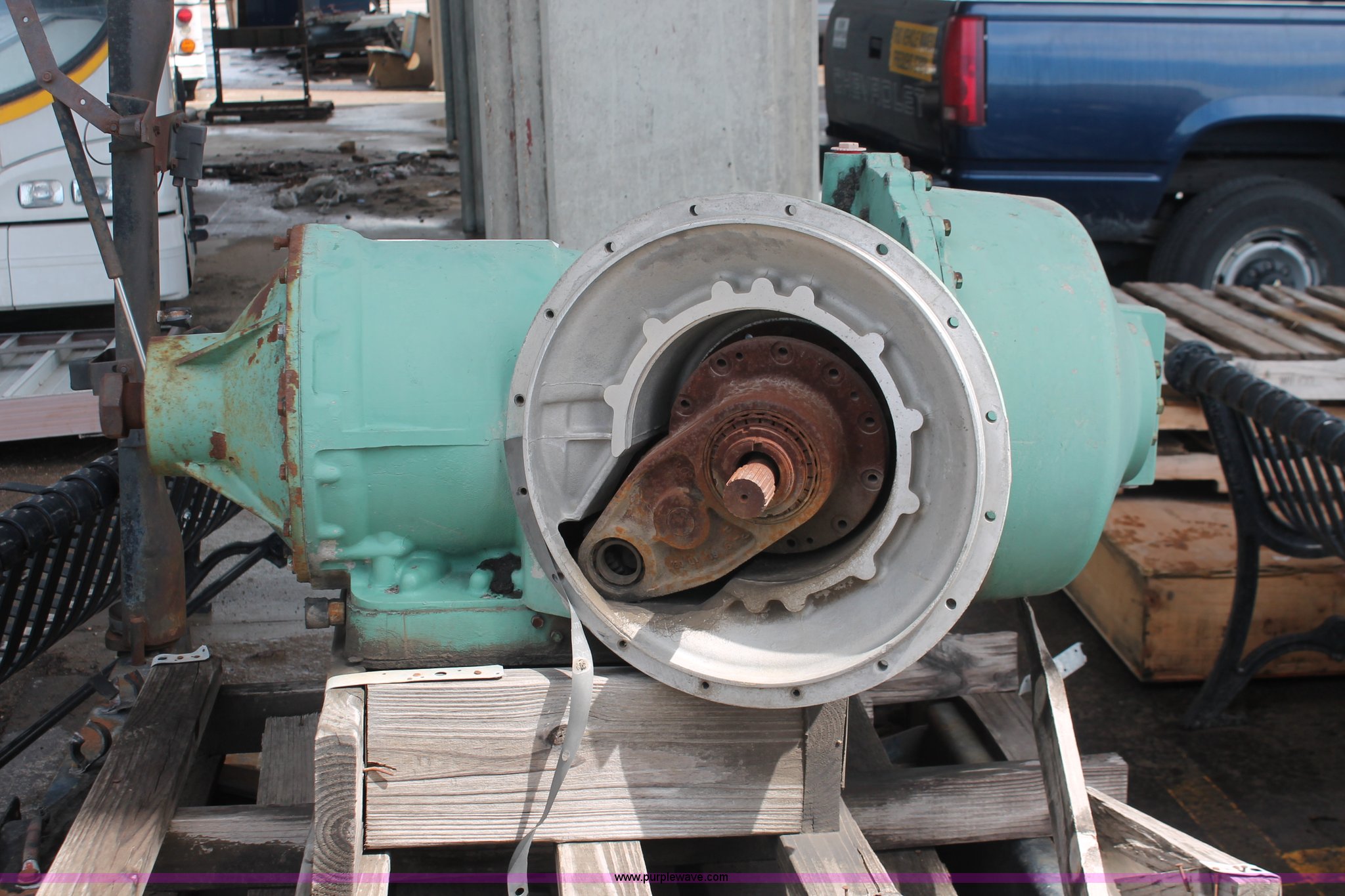 Allison V730 transmission in Wichita, KS Item D8278 sold Purple Wave