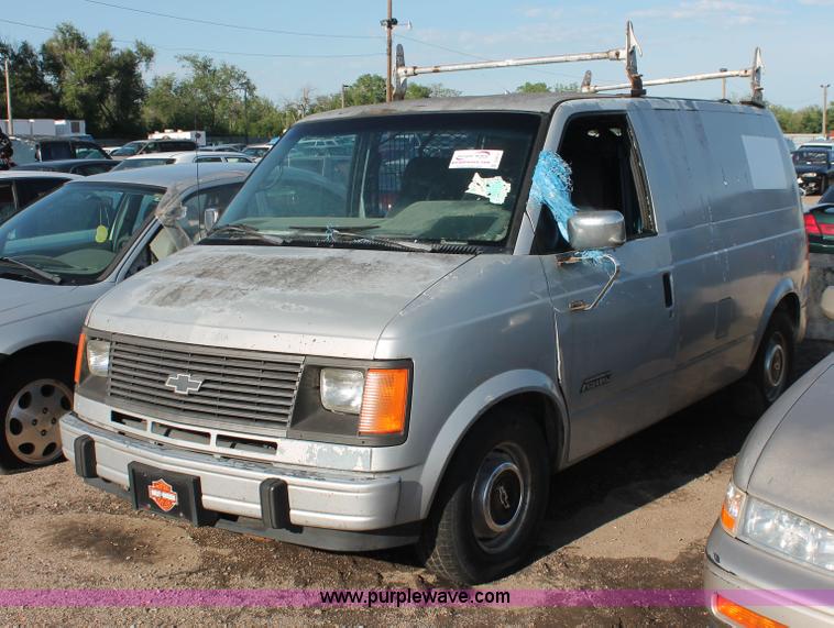 image for item D8317 1992 Chevrolet Astro Cargo van