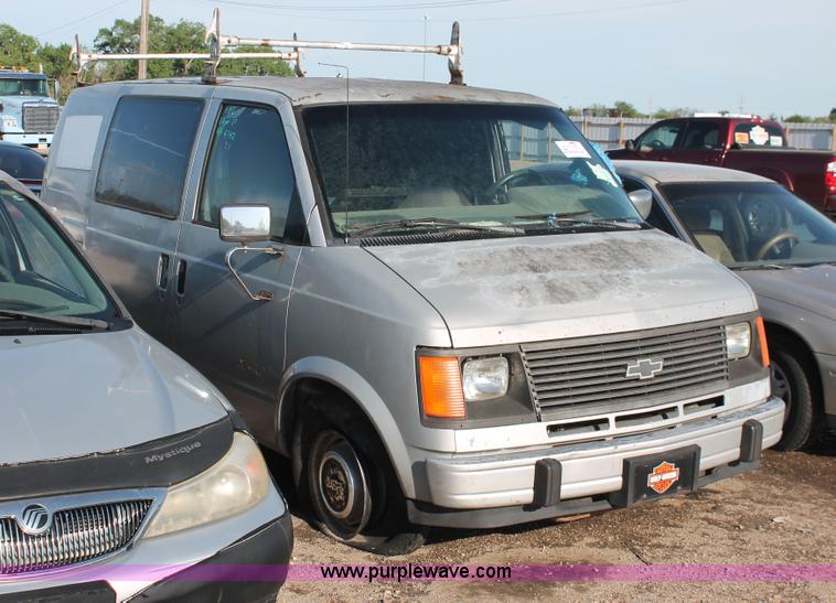 image for item D8317 1992 Chevrolet Astro Cargo van