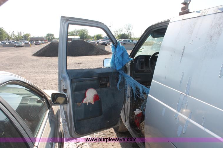 image for item D8317 1992 Chevrolet Astro Cargo van