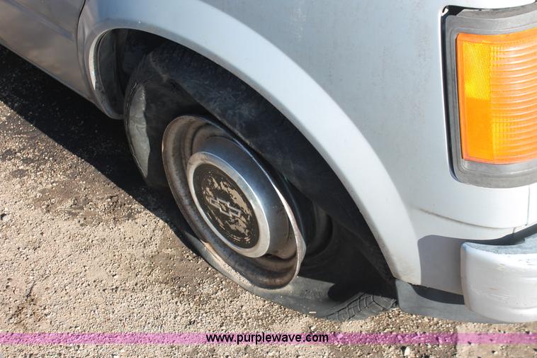 image for item D8317 1992 Chevrolet Astro Cargo van