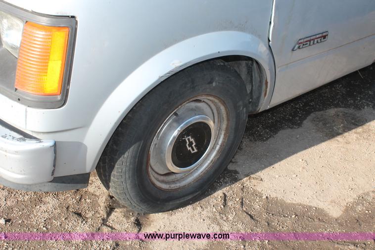 image for item D8317 1992 Chevrolet Astro Cargo van