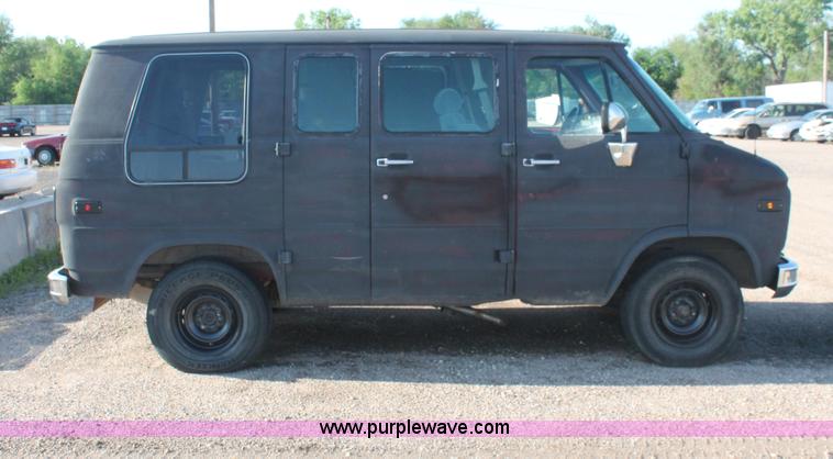 image for item D8318 1995 Chevrolet G20 Sport van
