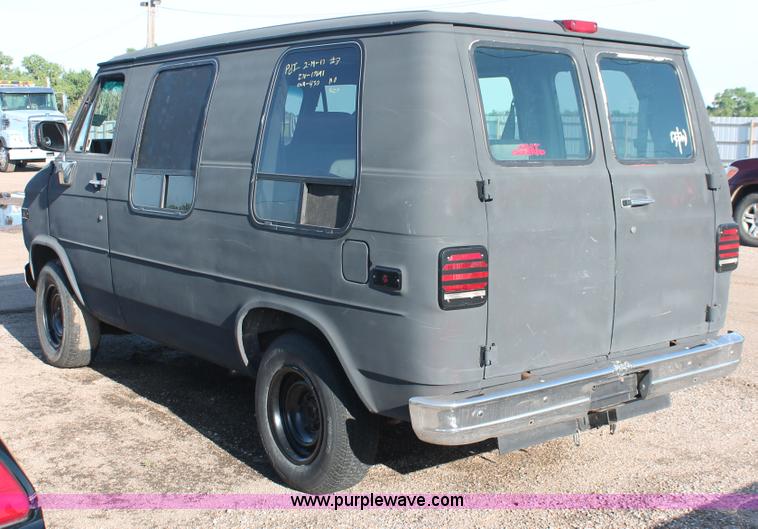 image for item D8318 1995 Chevrolet G20 Sport van