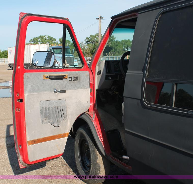 image for item D8318 1995 Chevrolet G20 Sport van