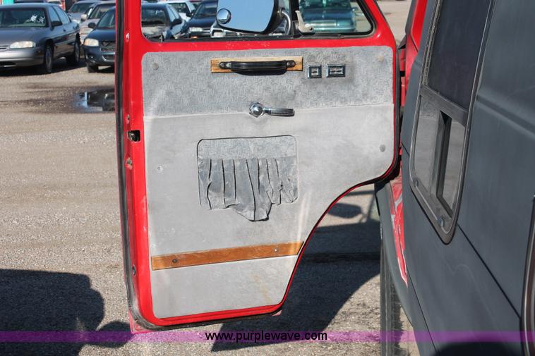 image for item D8318 1995 Chevrolet G20 Sport van