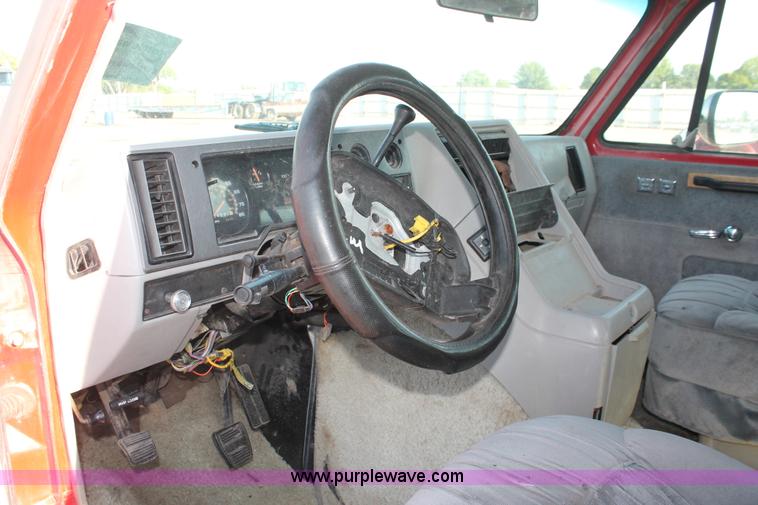 image for item D8318 1995 Chevrolet G20 Sport van