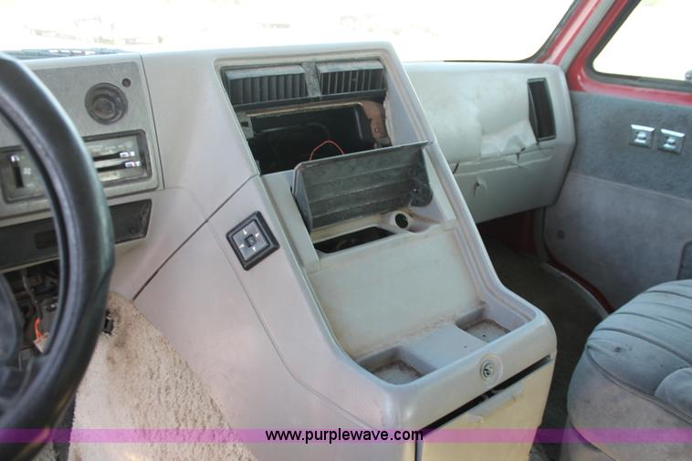 image for item D8318 1995 Chevrolet G20 Sport van