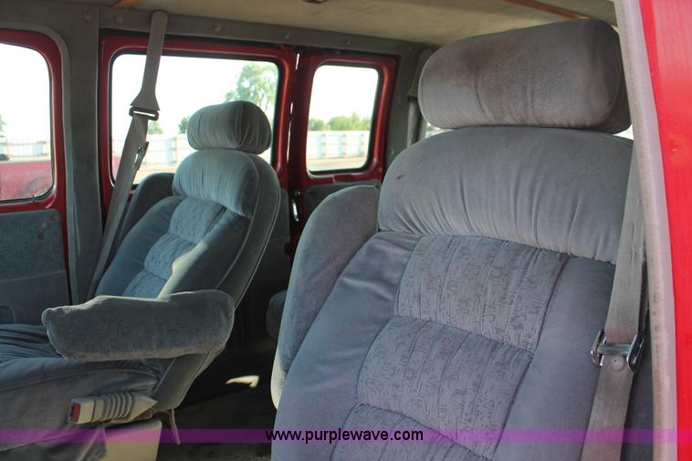image for item D8318 1995 Chevrolet G20 Sport van