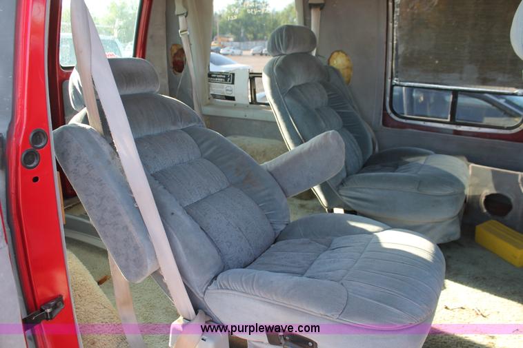 image for item D8318 1995 Chevrolet G20 Sport van