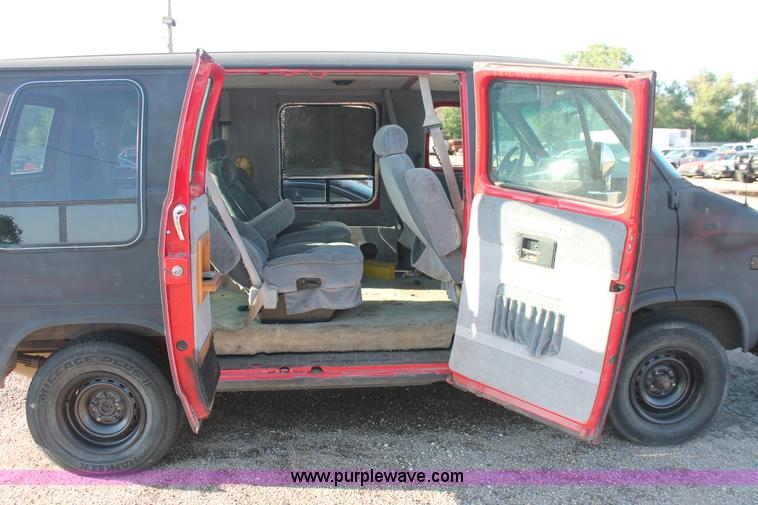 image for item D8318 1995 Chevrolet G20 Sport van