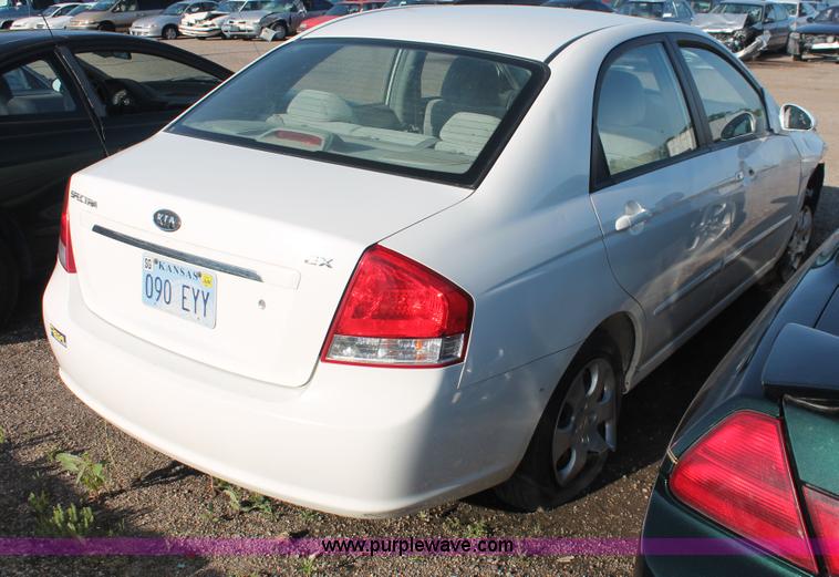 image for item D8319 2007 Kia Spectra EX