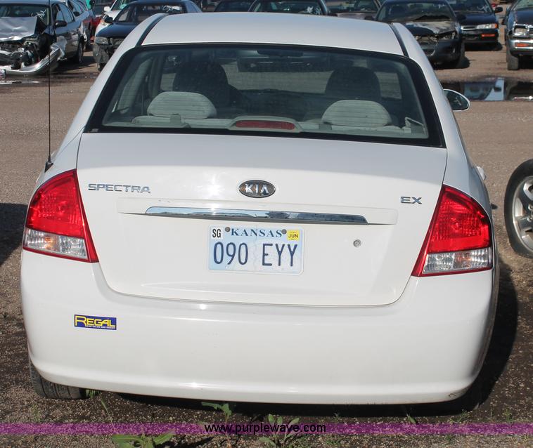 image for item D8319 2007 Kia Spectra EX